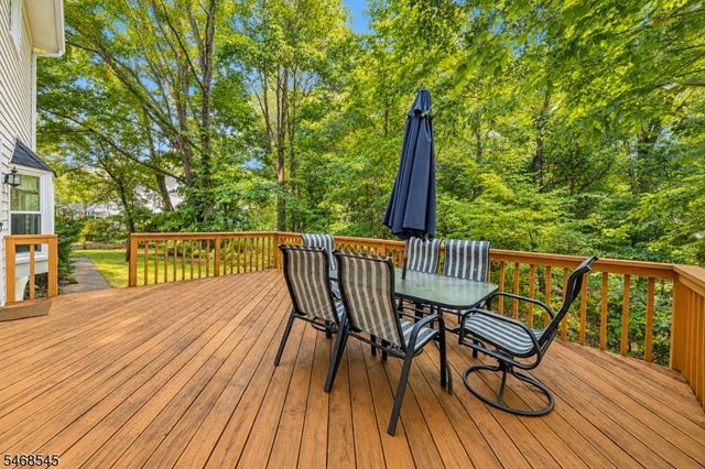 8 Hathaway Dr, New Providence Boro, NJ 07974