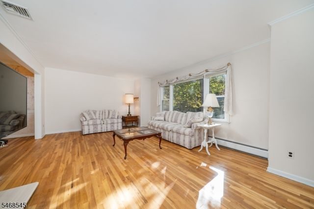 8 Hathaway Dr, New Providence Boro, NJ 07974