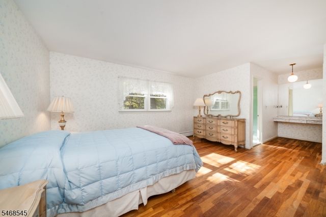 8 Hathaway Dr, New Providence Boro, NJ 07974