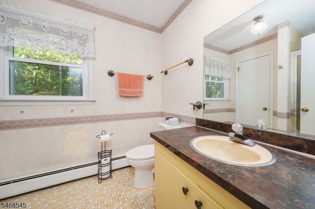8 Hathaway Dr, New Providence Boro, NJ 07974