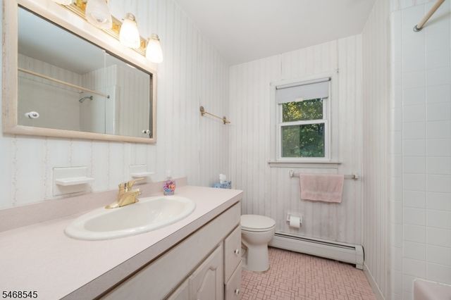8 Hathaway Dr, New Providence Boro, NJ 07974