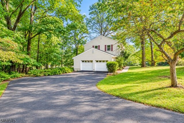 8 Hathaway Dr, New Providence Boro, NJ 07974