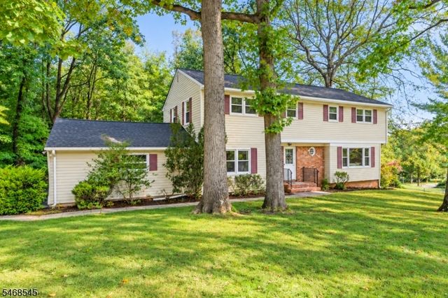 8 Hathaway Dr, New Providence Boro, NJ 07974