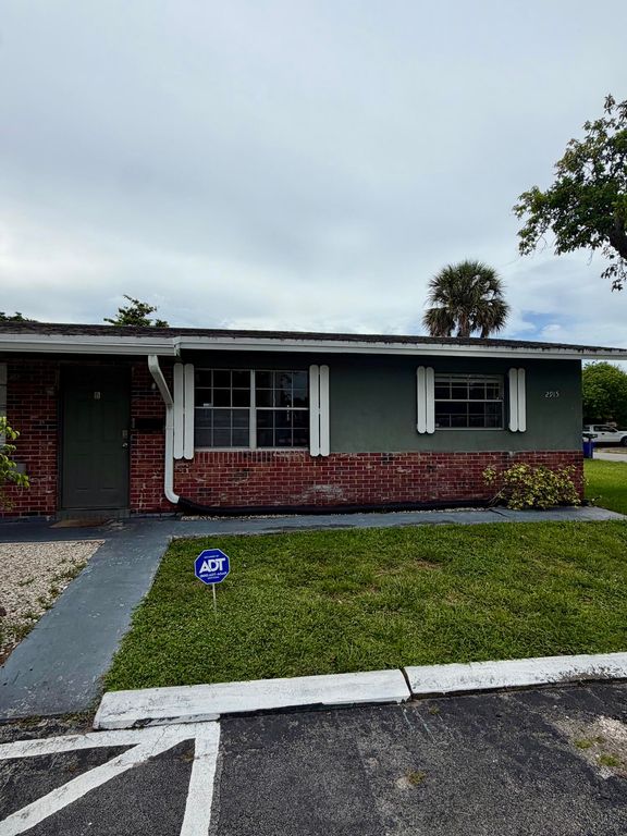 2915 SW 17th Street A-b, Fort Lauderdale, FL 33312