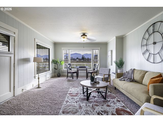 408 OAK GROVE Rd, Medford, OR 97501