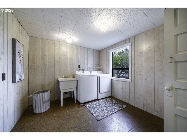 408 OAK GROVE Rd, Medford, OR 97501