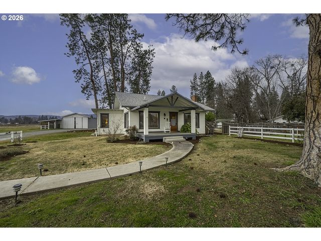 408 OAK GROVE Rd, Medford, OR 97501