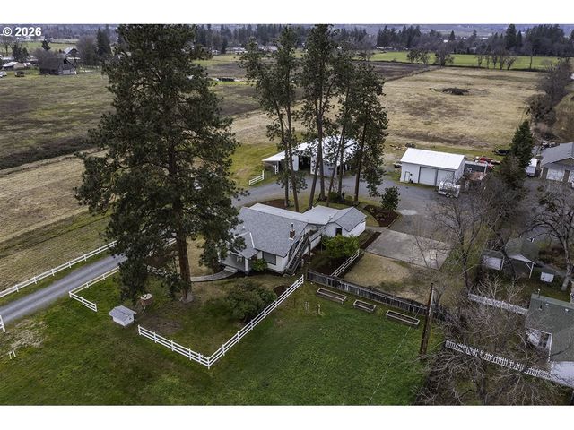 408 OAK GROVE Rd, Medford, OR 97501