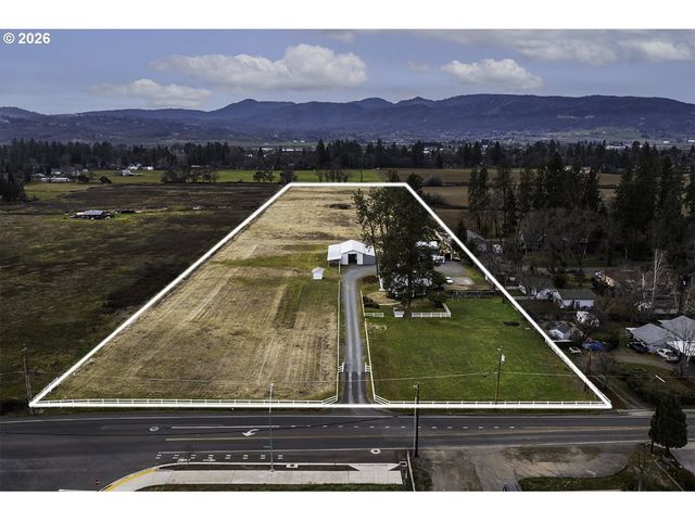 408 OAK GROVE Rd, Medford, OR 97501