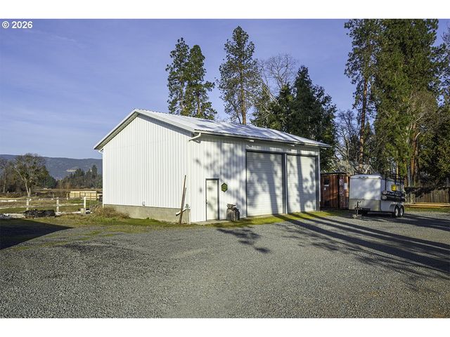 408 OAK GROVE Rd, Medford, OR 97501