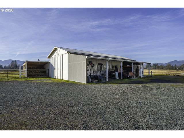 408 OAK GROVE Rd, Medford, OR 97501