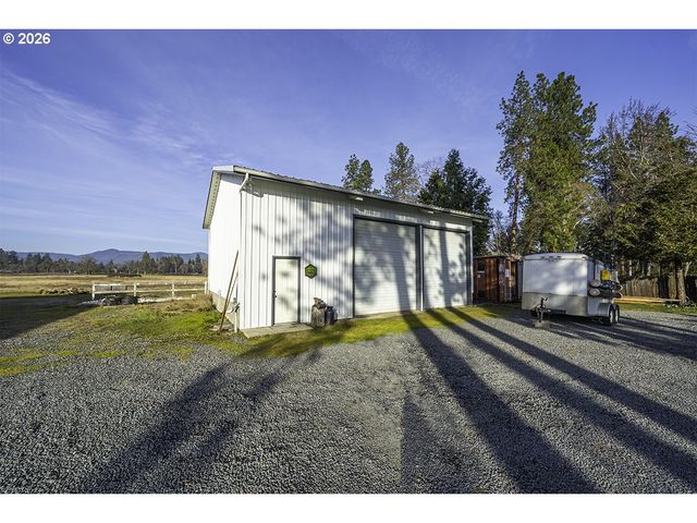 408 OAK GROVE Rd, Medford, OR 97501