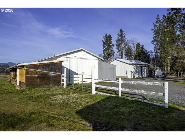408 OAK GROVE Rd, Medford, OR 97501