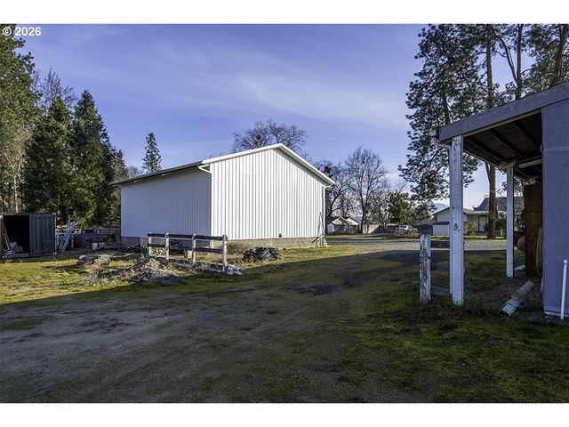 408 OAK GROVE Rd, Medford, OR 97501