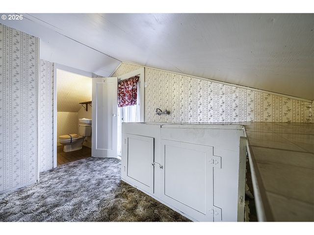 408 OAK GROVE Rd, Medford, OR 97501