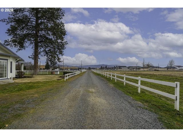 408 OAK GROVE Rd, Medford, OR 97501