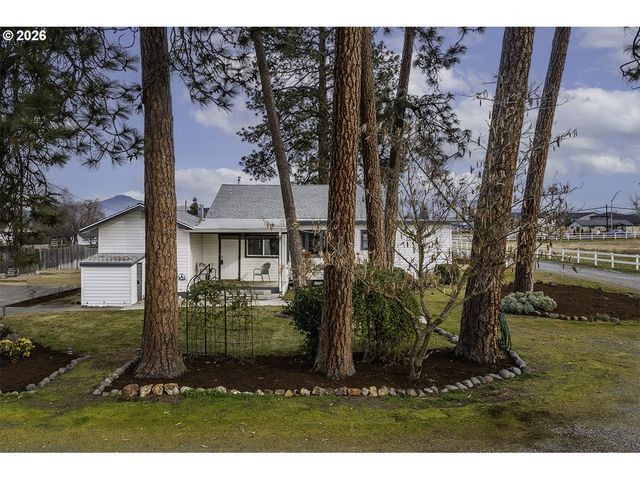 408 OAK GROVE Rd, Medford, OR 97501