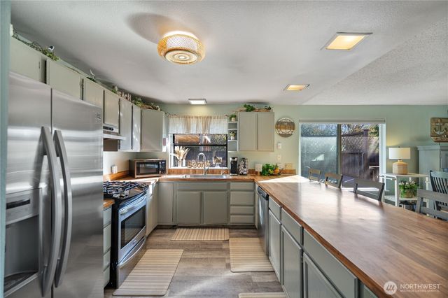 213 Canal Drive NE, Ocean Shores, WA 98569