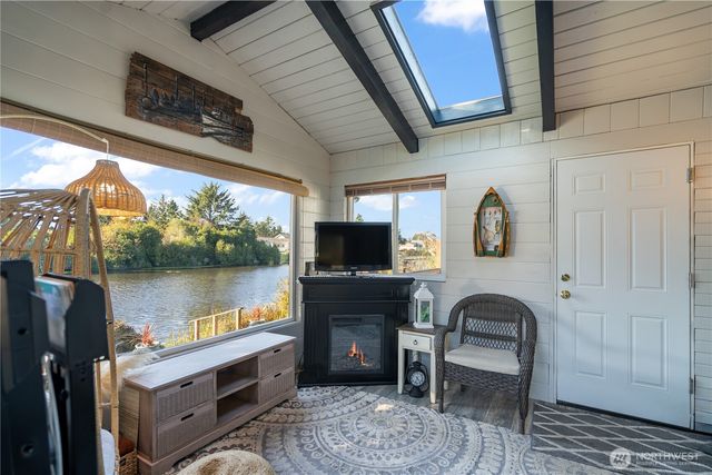 213 Canal Drive NE, Ocean Shores, WA 98569