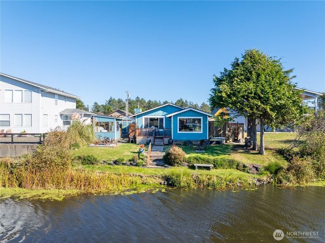 213 Canal Drive NE, Ocean Shores, WA 98569