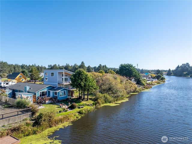 213 Canal Drive NE, Ocean Shores, WA 98569