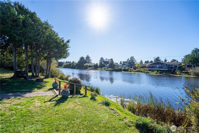 213 Canal Drive NE, Ocean Shores, WA 98569