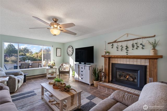 213 Canal Drive NE, Ocean Shores, WA 98569