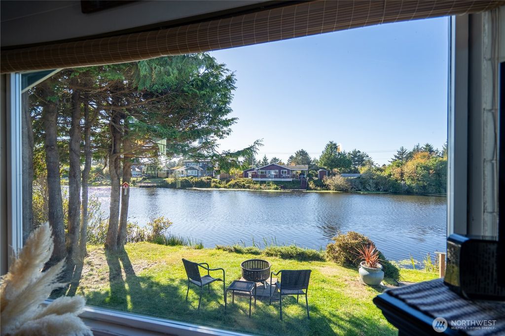 213 Canal Drive NE, Ocean Shores, WA 98569