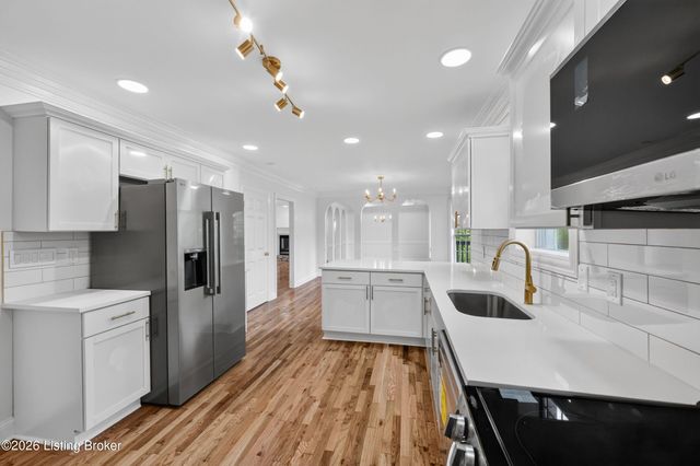 3815 Carriage Pointe Dr, Crestwood, KY 40014