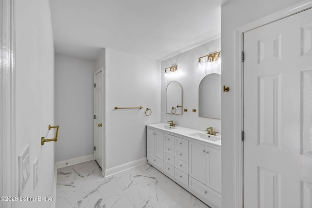 3815 Carriage Pointe Dr, Crestwood, KY 40014