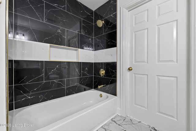 3815 Carriage Pointe Dr, Crestwood, KY 40014