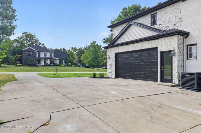 3815 Carriage Pointe Dr, Crestwood, KY 40014