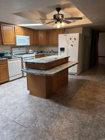 100 Kendall Dr Drive, Salesville, AR 72653