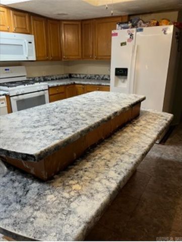 100 Kendall Dr Drive, Salesville, AR 72653