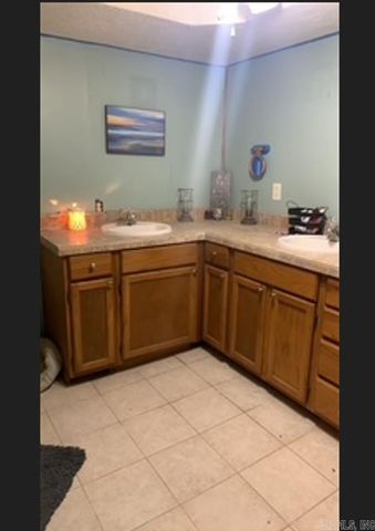 100 Kendall Dr Drive, Salesville, AR 72653