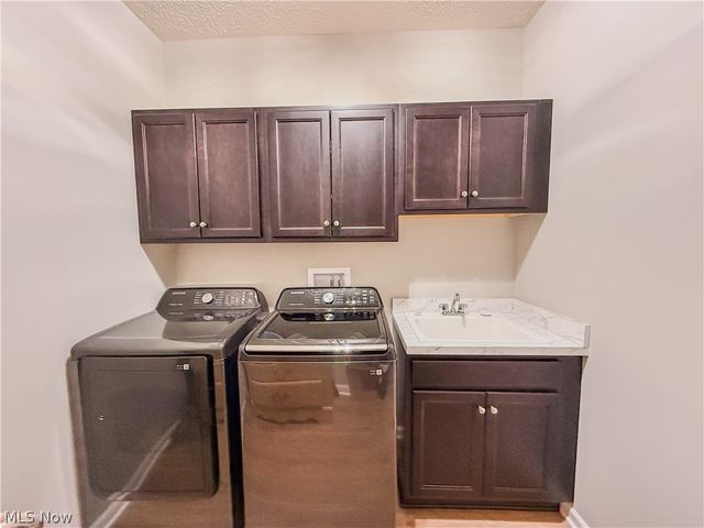 118 W Spring Drive, Elyria, OH 44035