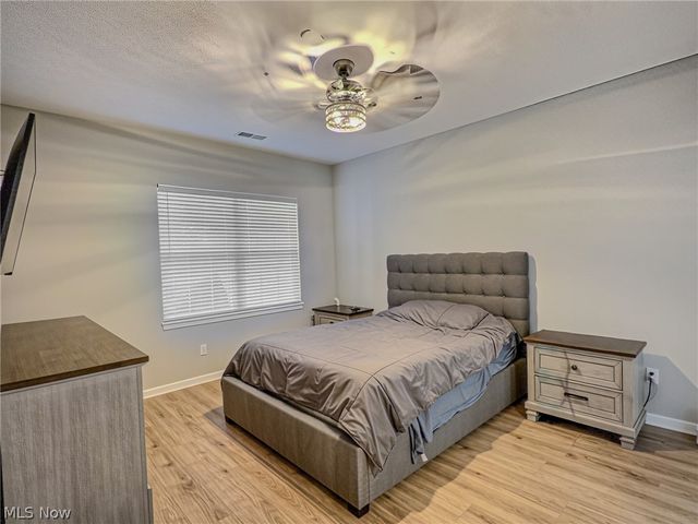 118 W Spring Drive, Elyria, OH 44035