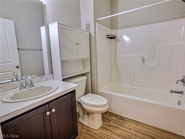 118 W Spring Drive, Elyria, OH 44035