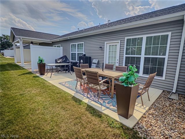 118 W Spring Drive, Elyria, OH 44035