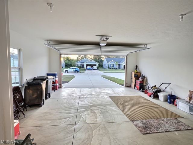 118 W Spring Drive, Elyria, OH 44035