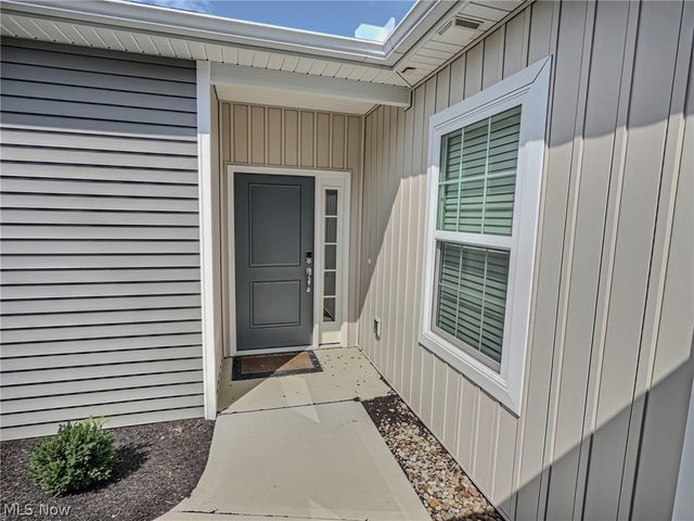 118 W Spring Drive, Elyria, OH 44035