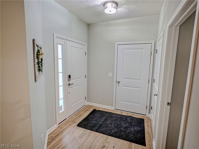 118 W Spring Drive, Elyria, OH 44035
