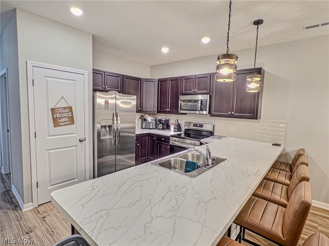 118 W Spring Drive, Elyria, OH 44035
