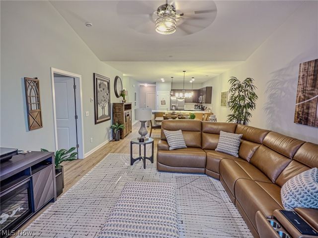 118 W Spring Drive, Elyria, OH 44035
