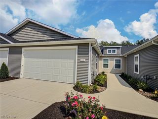 118 W Spring Drive, Elyria, OH 44035