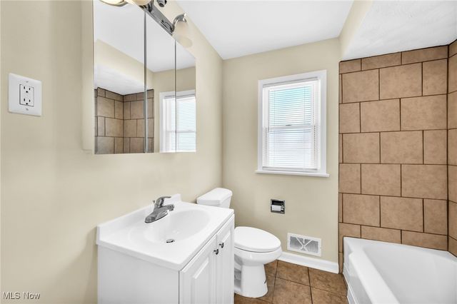 13984 Settlement Acres Drive, Brook Park, OH 44142