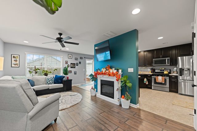 586 Vine Street, Hampshire, IL 60140