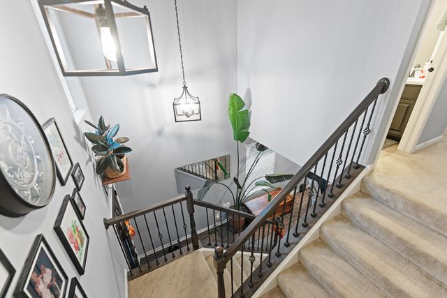 586 Vine Street, Hampshire, IL 60140