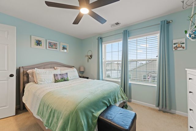 586 Vine Street, Hampshire, IL 60140