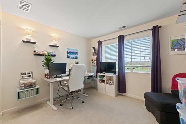 586 Vine Street, Hampshire, IL 60140